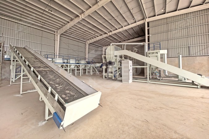 Proyecto de trituración de residuos voluminosos con trituradora de doble eje en Jiangxi, China