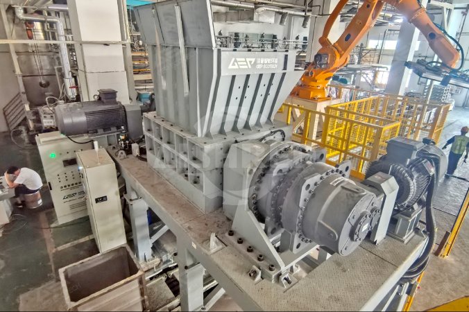 Trituradora de doble eje utilizada en el proyecto de la línea de producción de CuO en Guangdong, China